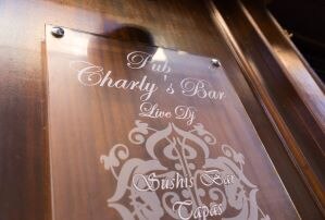 Charly's Bar