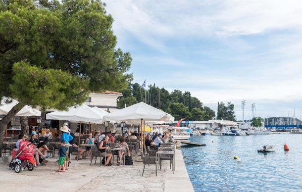 Restaurants along the Riva (Pula and Istrian Coast) 2025/2026 2025/2026 ...