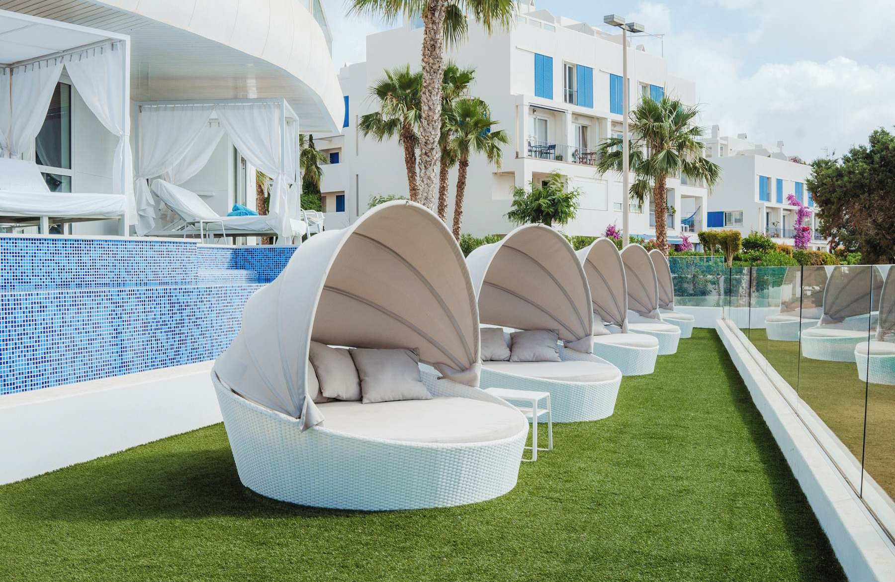 //www.jet2holidays.com/-/media/ibz tropic garden/ibz_70689_tropic_garden_hotel_apartments_1024_01_698x448.jpg