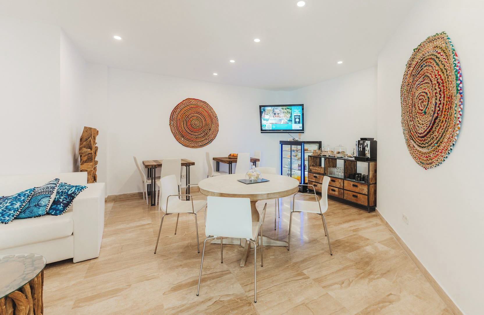 //www.jet2holidays.com/-/media/ibz tropic garden/ibz_70689_tropic_garden_hotel_apartments_1024_04_698x448.jpg