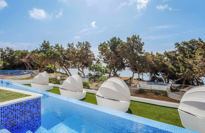 //www.jet2holidays.com/-/media/ibz tropic garden/ibz_70689_tropic_garden_hotel_apartments_1124_03_689x448.jpg