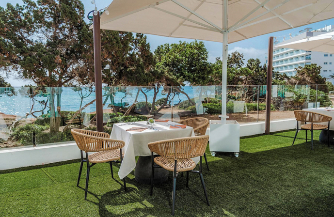 //www.jet2holidays.com/-/media/ibz tropic garden/ibz_70689_tropic_garden_hotel_apartments_1124_04_689x448.jpg