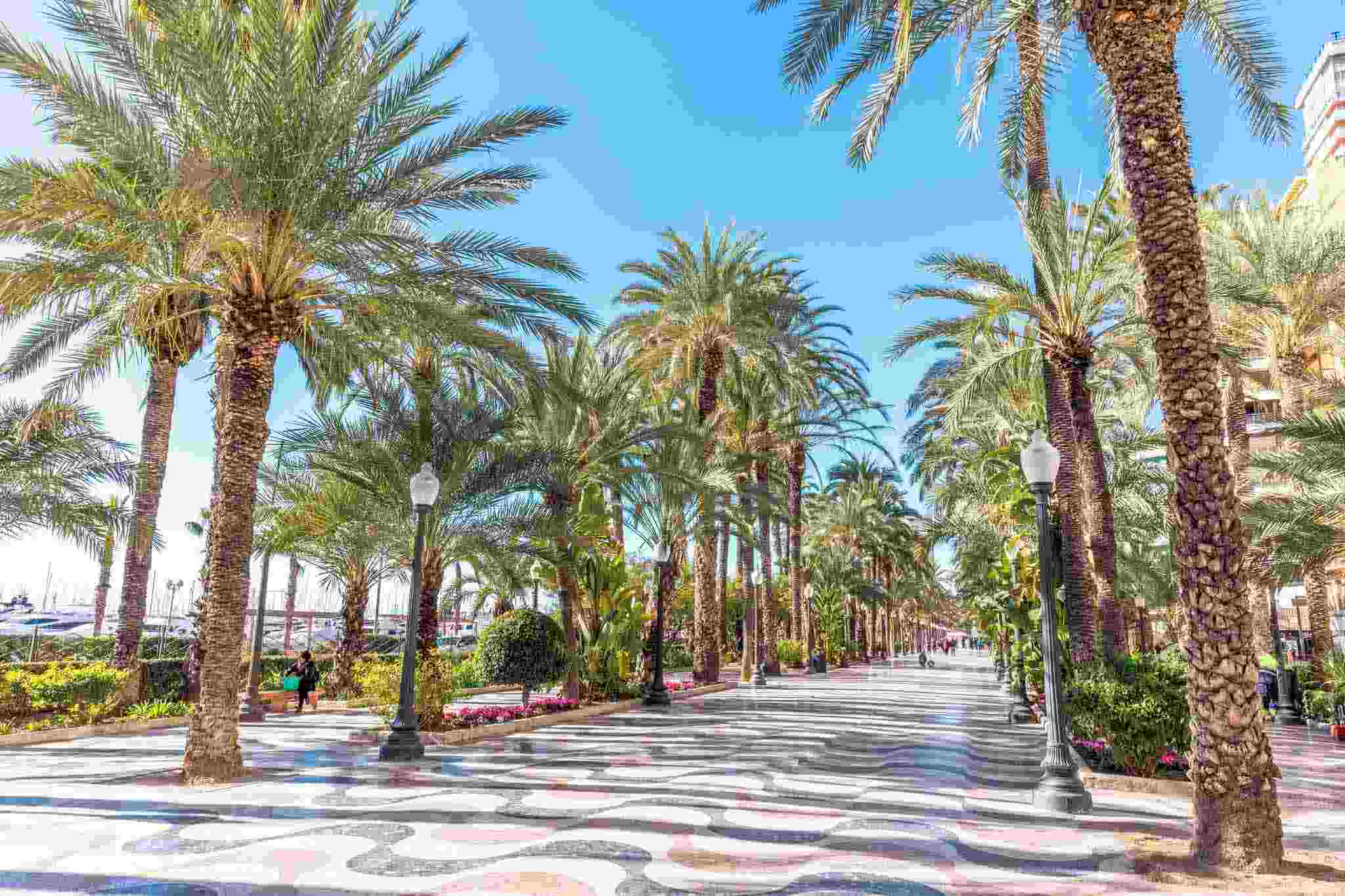 Explanada de Espana promenade