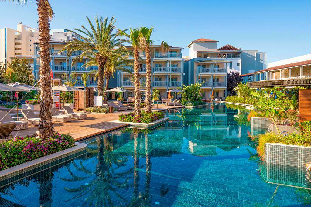 Lara Barut Collection