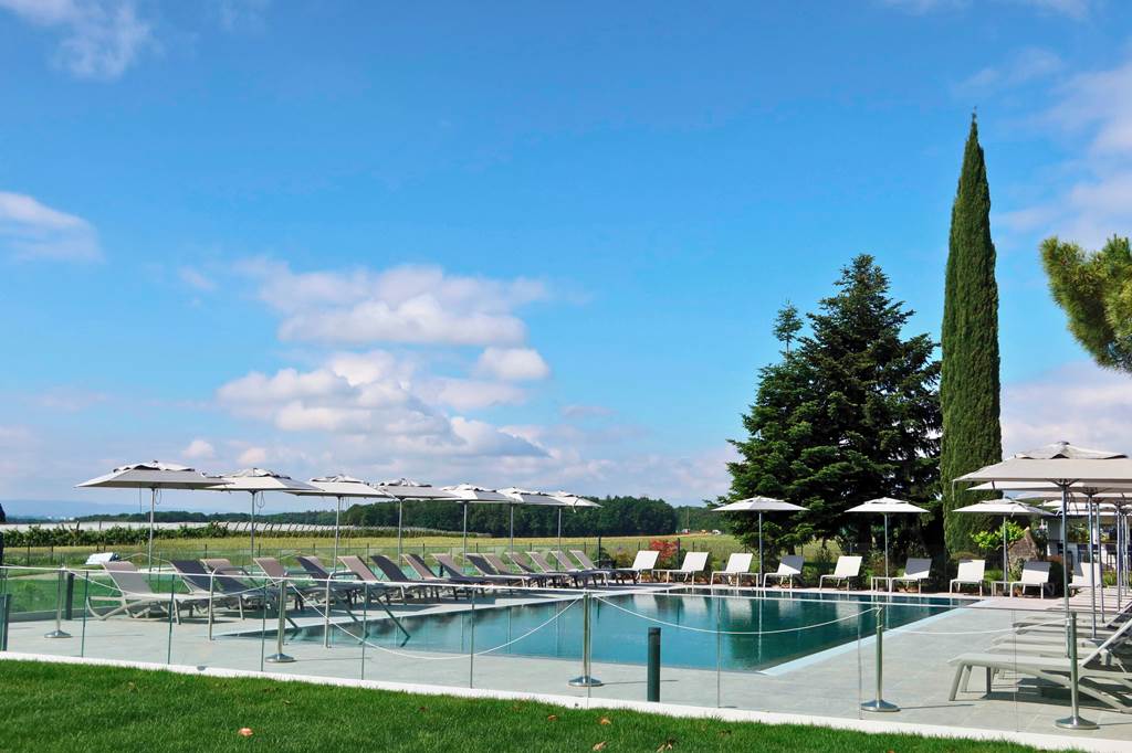 Everness Hotel & Resort