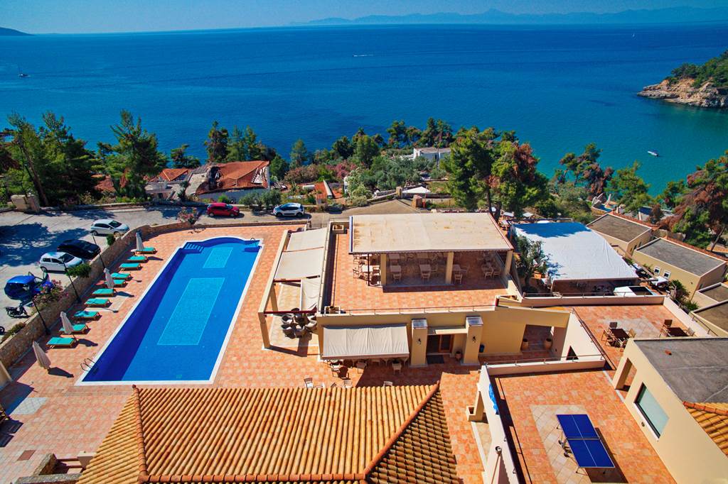 Alonissos Beach Bungalows and Suites