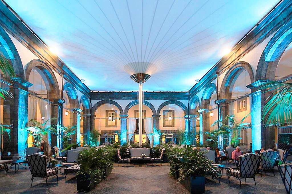 Palazzo Caracciolo Napoli