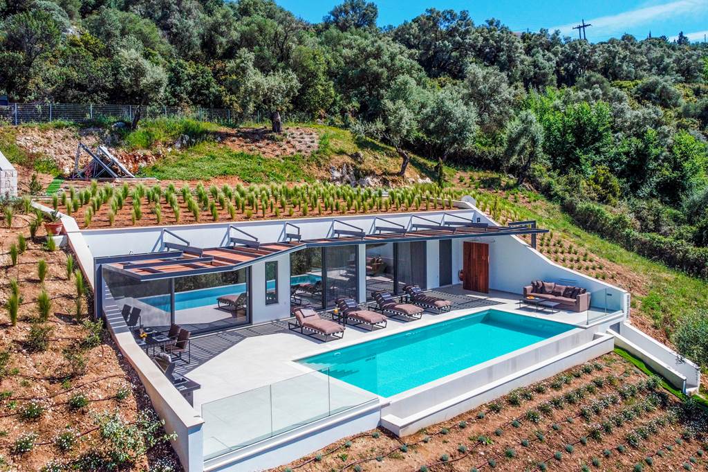 Villa Beyond the Horizon