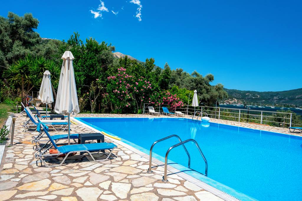 Vliho Bay Suites & Apartments