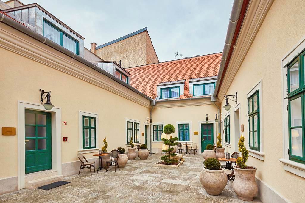 maison-bistro-hotel-budapest-city-hotels-jet2holidays