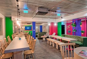 Easy One Premium Art Hostel