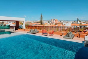 Alinea Lano Old Town Center.