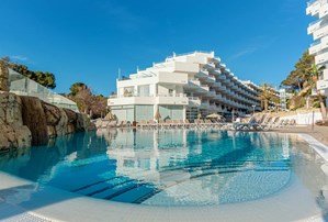 FERGUS Style Cala Blanca Suites
