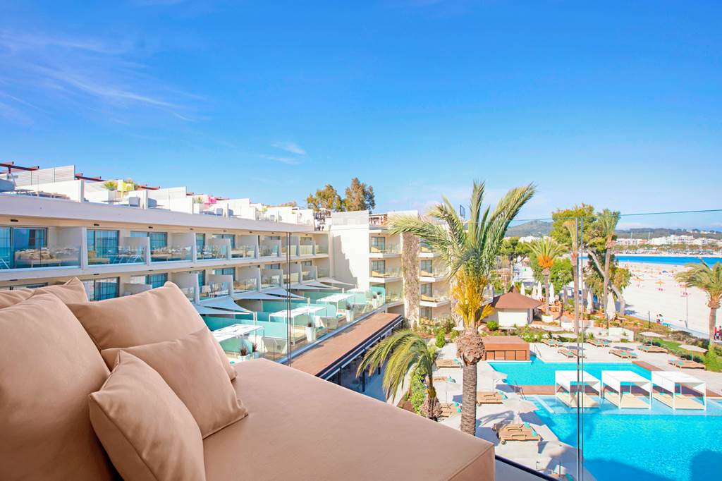 VIVA Only Puerto Alcudia hotels | Jet2holidays