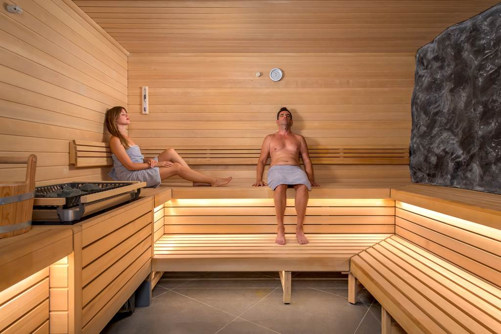 11.Agreeable work in the sauna feet