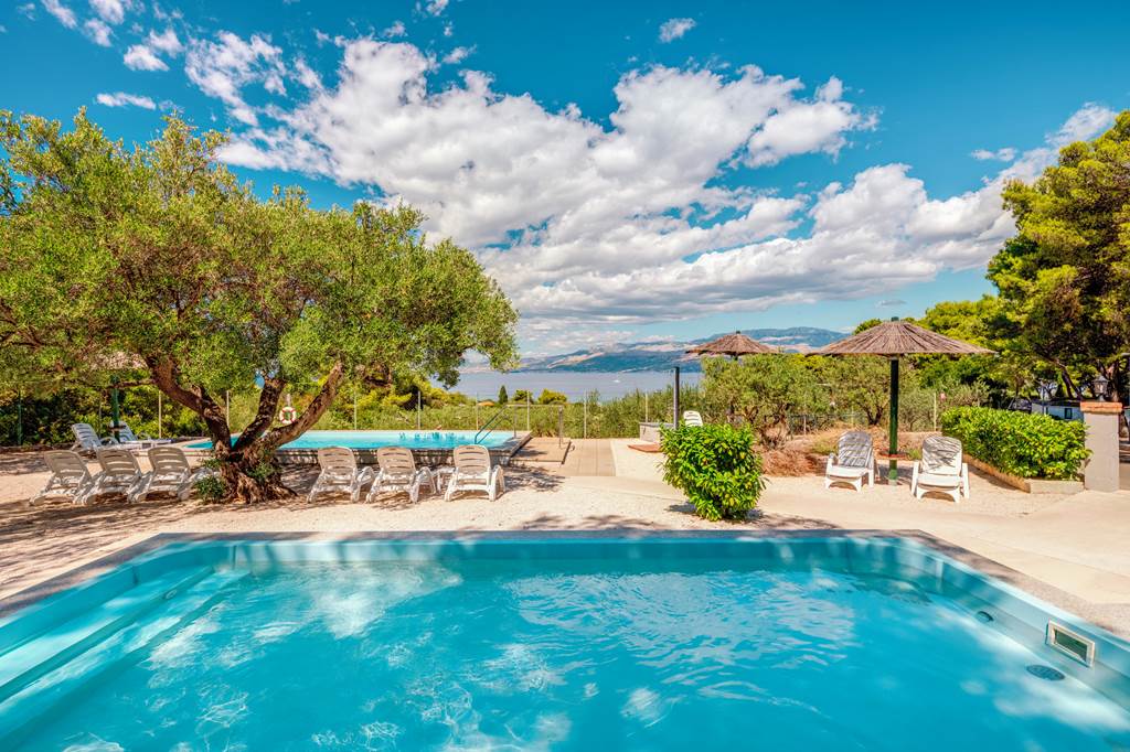 Waterman Beach Village & Glamping