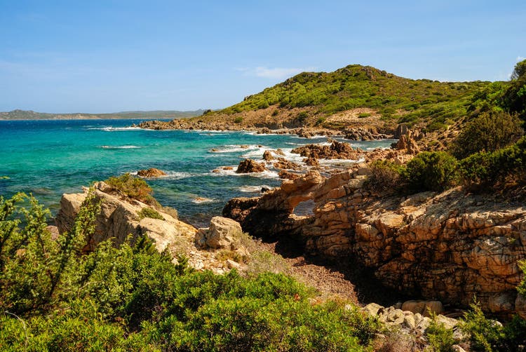Veduta della costa di Aglientu tra Cala Pischina e Monti Russu, Lu Caloni bay, Sardegna, Gallura, Aglientu