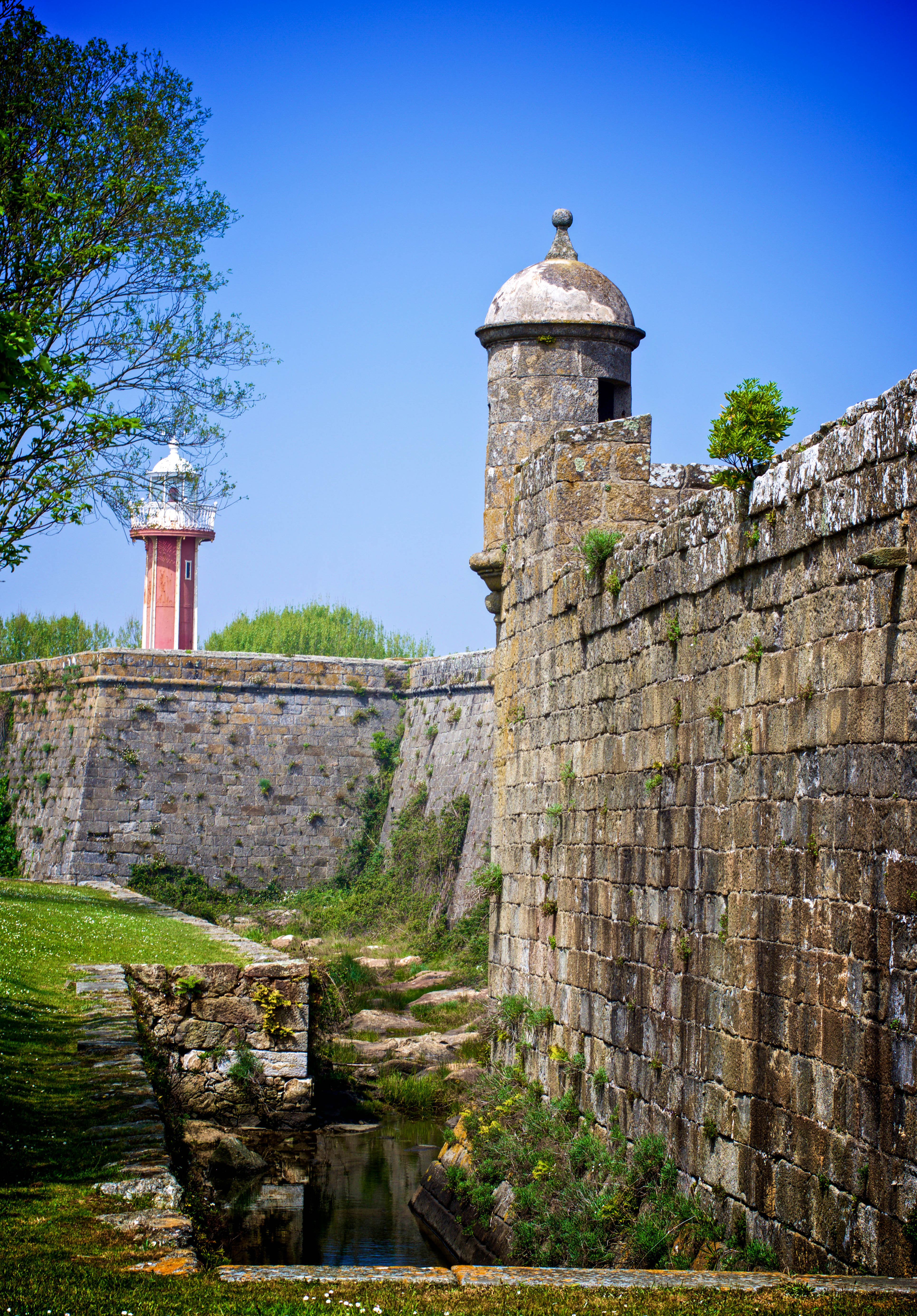 Visit the Forte de Santiago da Barra