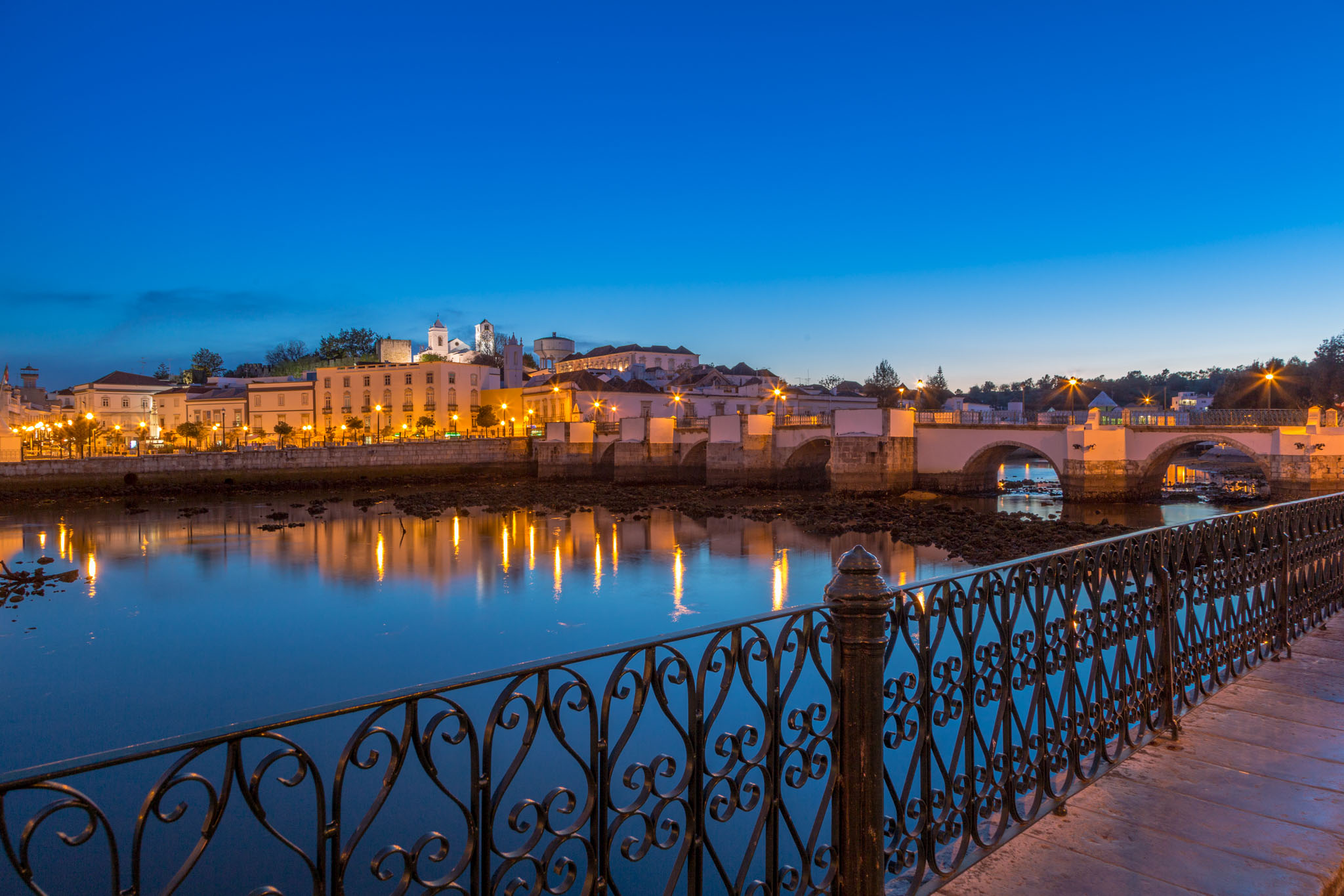 Ponte antiga sobre o Rio Gilao