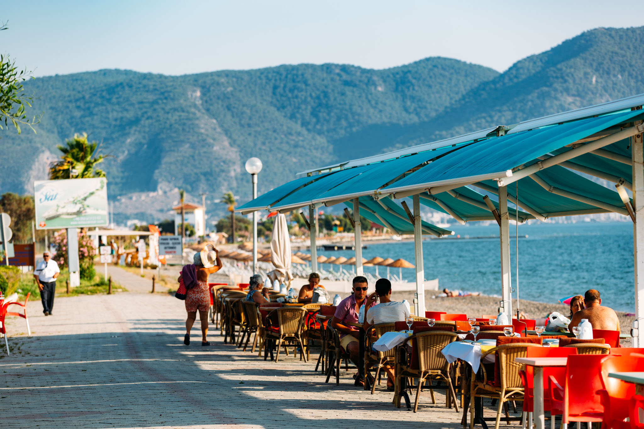 Seafront eateries 