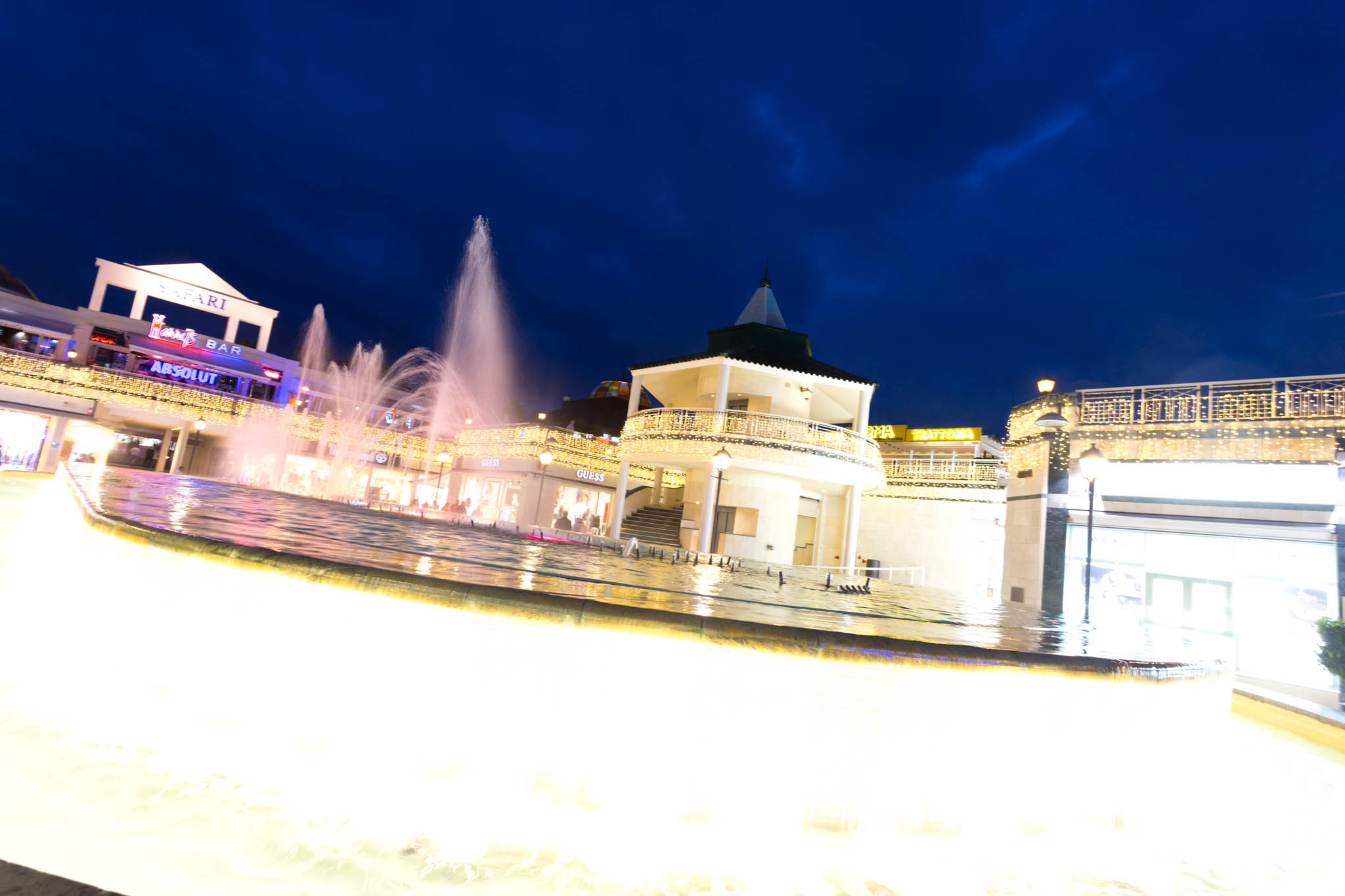 Light and music fountain